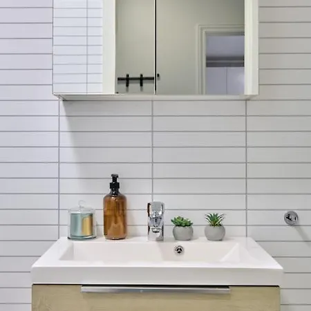 Sentrumsnaer Og Romslig 4-roms * برغن