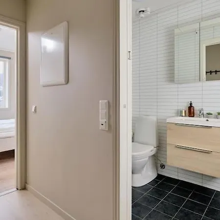 Sentrumsnaer Og Romslig 4-roms * برغن