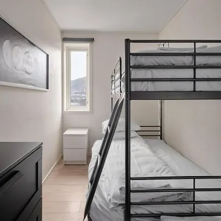 شقة Sentrumsnaer Og Romslig 4-roms