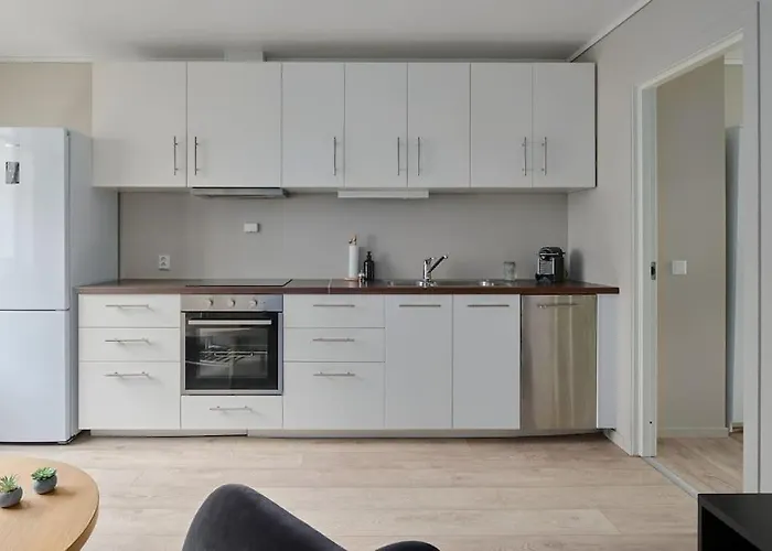 Sentrumsnaer Og Romslig 4-roms *