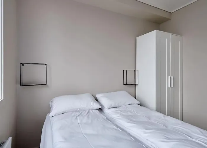 Sentrumsnaer Og Romslig 4-roms *