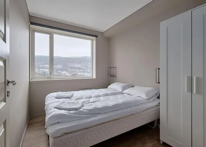 Apartament Sentrumsnaer Og Romslig 4-roms *