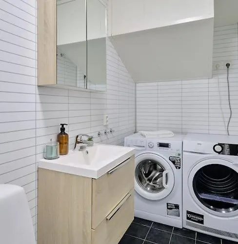 Sentrumsnaer Og Romslig 4-roms *