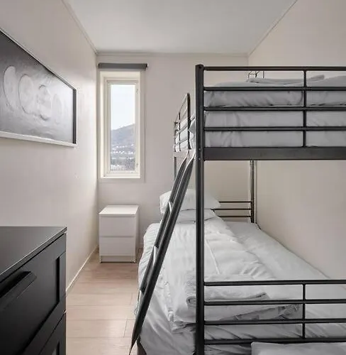 Apartament Sentrumsnaer Og Romslig 4-roms